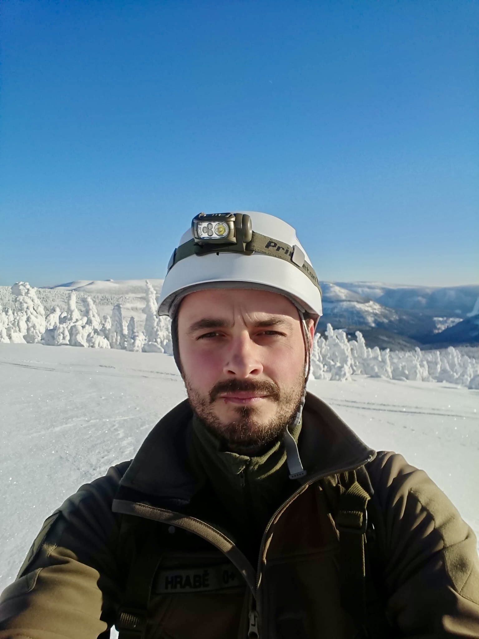 Instruktor bushcraft a survival kurzu Survion, profesionální voják AČR